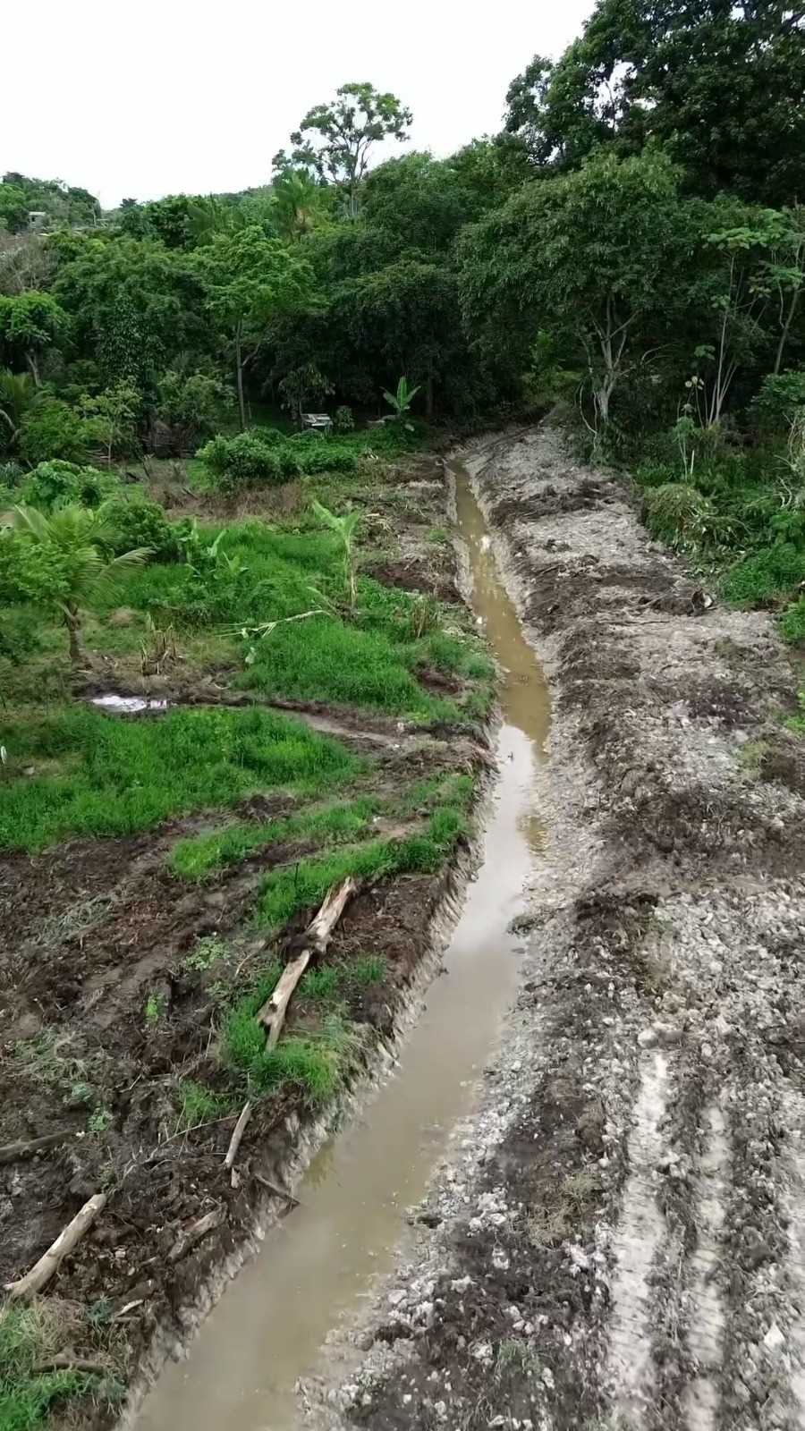 Camacã: Prefeitura realiza o maior trabalho de limpeza da história no canal em Leoventura